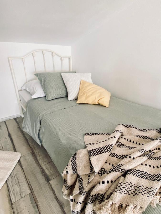 Apartment Valentina Кленовица Экстерьер фото