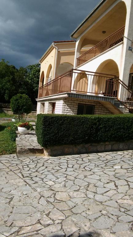 Apartment Valentina Кленовица Экстерьер фото