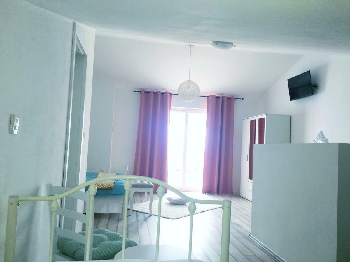 Apartment Valentina Кленовица Экстерьер фото