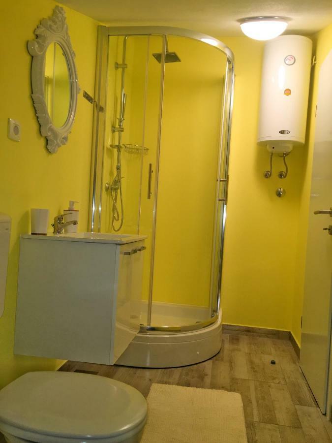 Apartment Valentina Кленовица Экстерьер фото